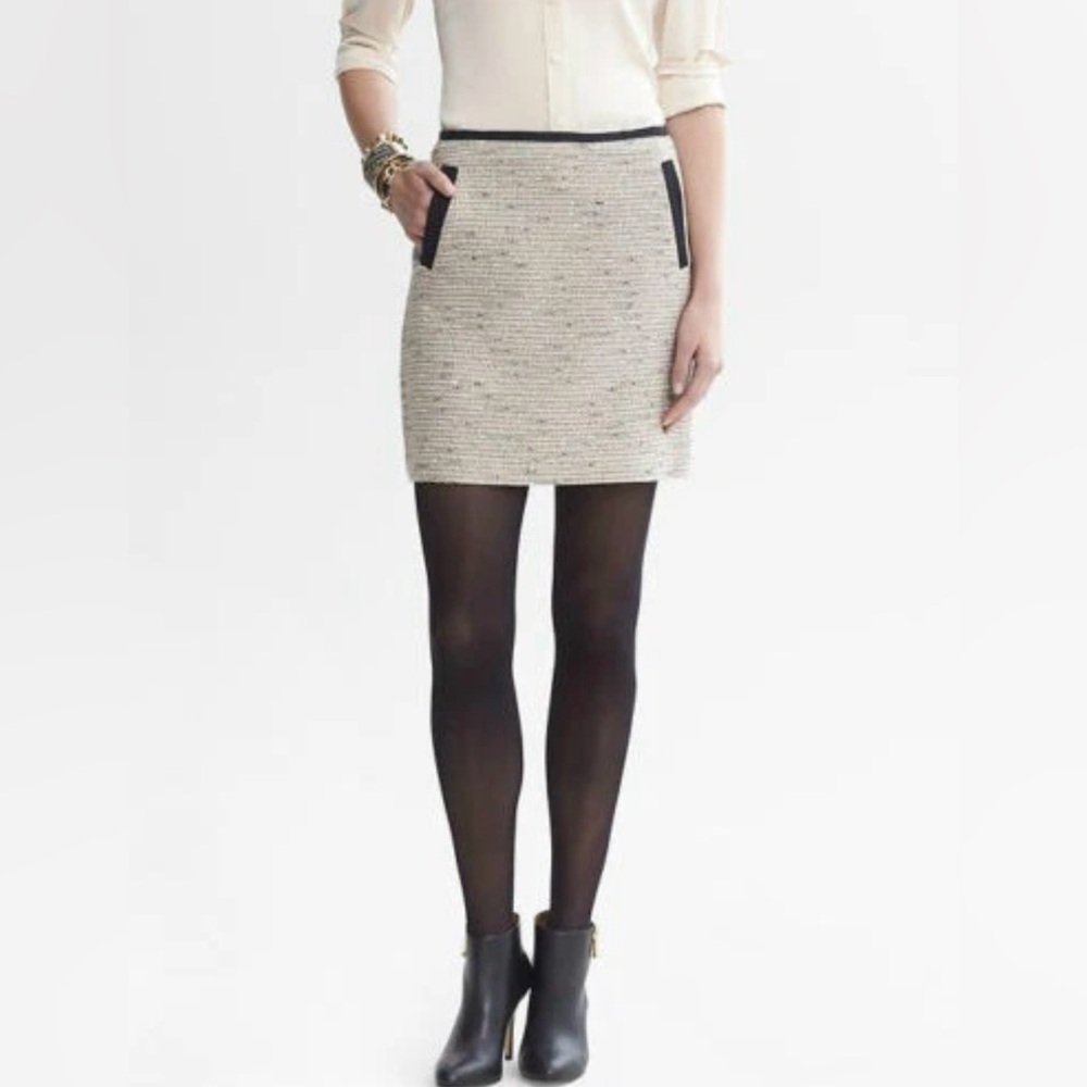 Banana Republic Cream and Black Tweed Gold metallic thread Mini Skirt Size 14